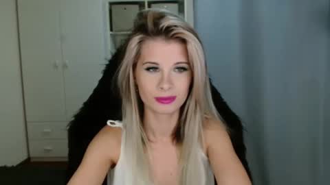 KristineAmore online show from 12, 11, 2025