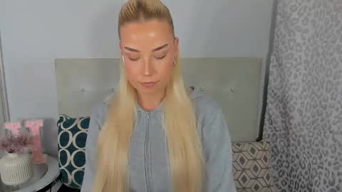 KristyFlowers online show from 11, 5, 2026
