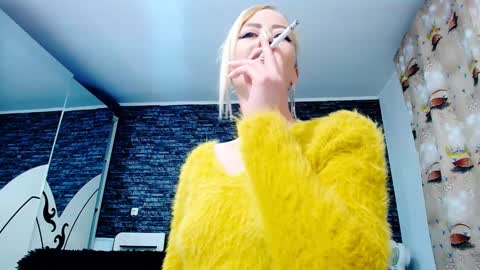 Snapshot of krystal_desire chatting on 12, 1, 2025 krystal desire online show from 12, 1, 2025