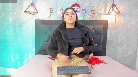 Kystal Taylor online show from 4, 12, 2025