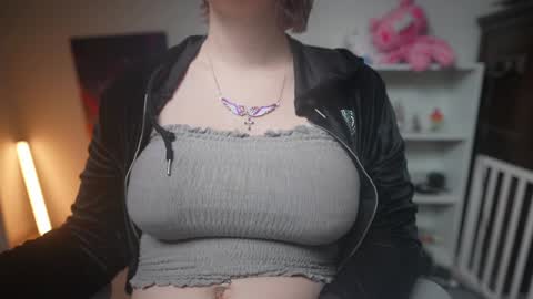 Krystal Syx online show from 1, 2, 2025