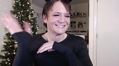 Snapshot of ktrichards77 chatting on 14, 11, 2025 Cait online show from 14, 11, 2025