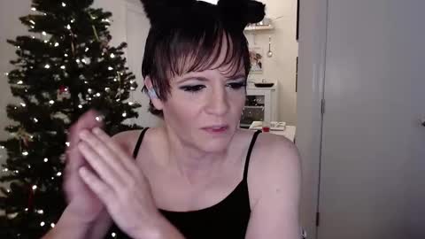 Snapshot of ktrichards77 chatting on 15, 11, 2025 Cait online show from 15, 11, 2025