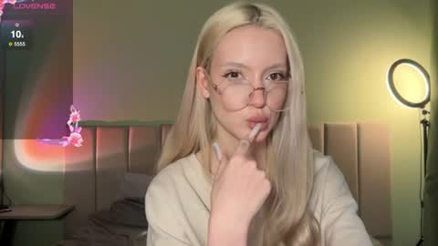 Bella and Alexandra online show from 16, 6, 2026