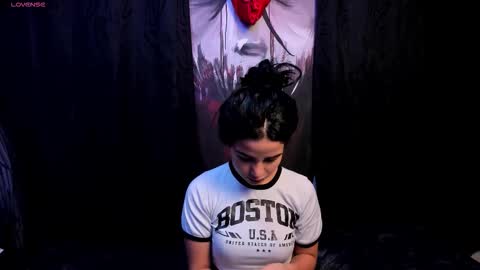 submissive demon Please help me to reach 500 thumbs up online show from 26, 9, 2025