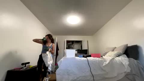 Snapshot of kylieexoxoxo2432 chatting on 28, 10, 2025 Kylie online show from 28, 10, 2025