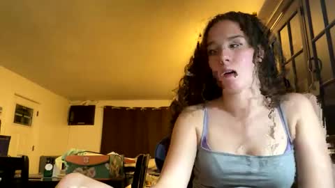 Snapshot of kylieexoxoxo2432 chatting on 1, 12, 2025 Kylie online show from 1, 12, 2025