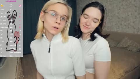 Violet and Isabel online show from 5, 5, 2026