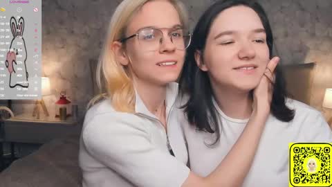 Violet and Isabel online show from 2, 6, 2026