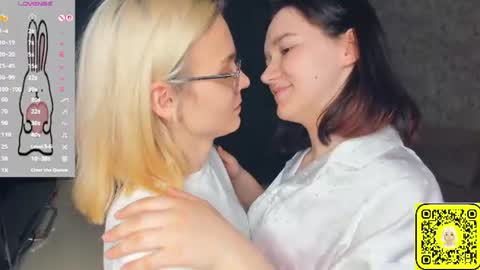 Violet and Isabel online show from 13, 6, 2026