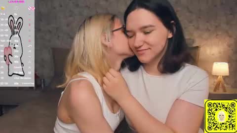 Violet and Isabel online show from 20, 6, 2026