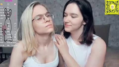 Violet and Isabel online show from 28, 6, 2026