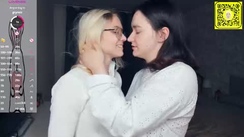Violet and Isabel online show from 8, 7, 2026