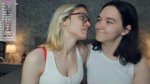 Violet and Isabel online show from 21, 7, 2026