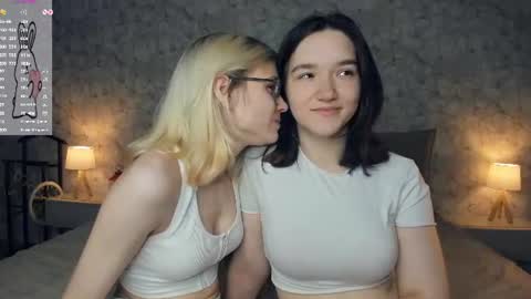 Violet and Isabel online show from 22, 7, 2026