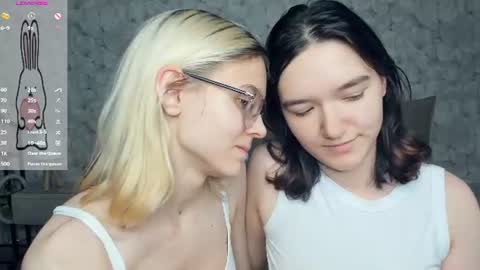 Violet and Isabel online show from 28, 7, 2026