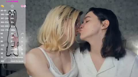Violet and Isabel online show from 3, 8, 2026