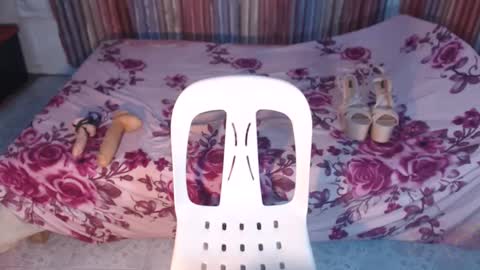 ladiekissesex online show from 4, 3, 2025