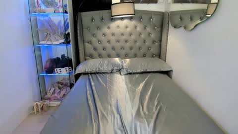 lady_moriseth online show from 11, 3, 2026