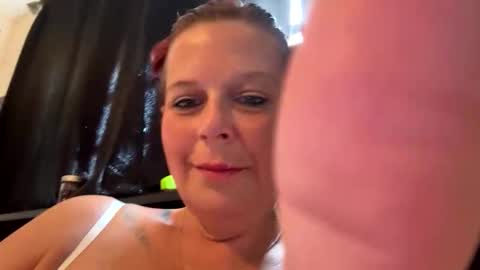 Snapshot of ladyillusion82 chatting on 28, 5, 2026 ladyillusion82 online show from 28, 5, 2026