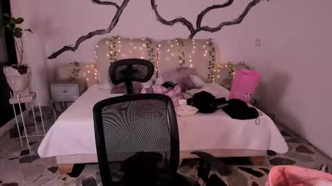 Lady  online show from 17, 9, 2025