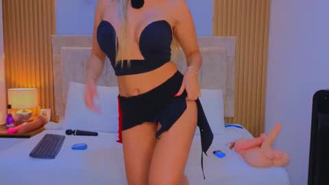 laiamilf online show from 2, 2, 2026