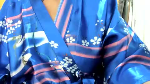 Snapshot of lailasensu chatting on 10, 4, 2026 LAILA online show from 10, 4, 2026