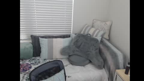 Nikki LaMarr online show from 8, 10, 2025