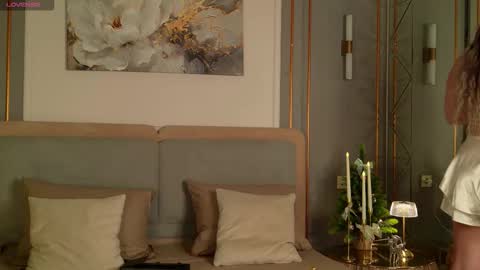 Snapshot of lana_ellie chatting on 4, 12, 2025 lana_ellie online show from 4, 12, 2025