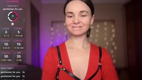 Snapshot of lanaloulou chatting on 8, 10, 2025 Lana online show from 8, 10, 2025