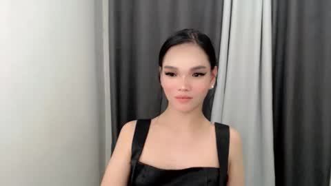 lanawyatt_ online show from 2, 11, 2025