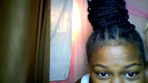 Snapshot of lara_belle chatting on 23, 5, 2026 lara_belle online show from 23, 5, 2026