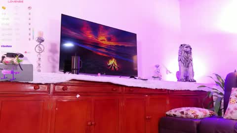 Hello Guys I am Lara Giraldo  WELCOME To my room online show from 28, 5, 2026