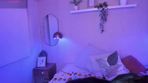 laraa rouss  online show from 28, 11, 2025