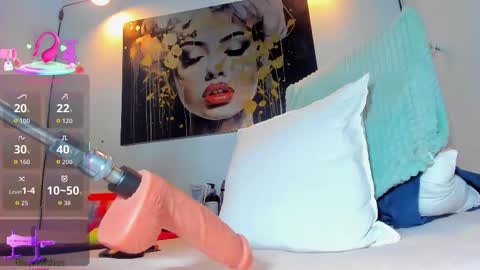 REINA  online show from 9, 9, 2025