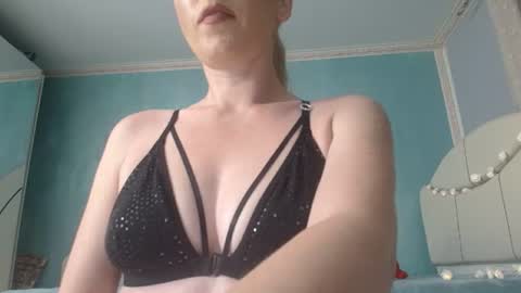 LaraLane online show from 15, 6, 2026