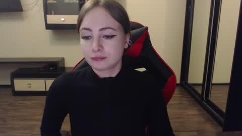 Laralianna online show from 9, 1, 2025