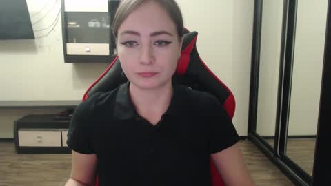 Laralianna online show from 12, 1, 2025