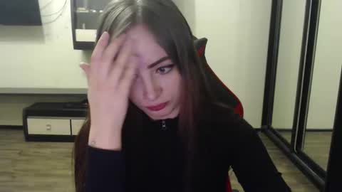 Laralianna online show from 28, 2, 2025