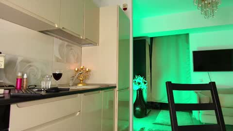 Lara online show from 3, 2, 2025