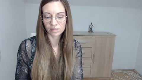 larawinters online show from 9, 2, 2025