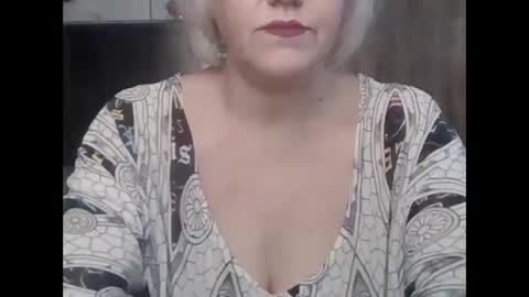 larisaq4ugo24 online show from 2, 11, 2025