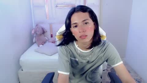 Snapshot of larry_craft chatting on 6, 4, 2026 larry online show from 6, 4, 2026