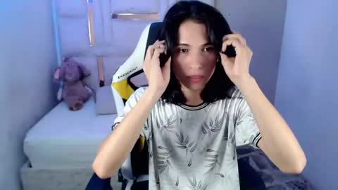 Snapshot of larry_craft chatting on 7, 4, 2026 larry online show from 7, 4, 2026