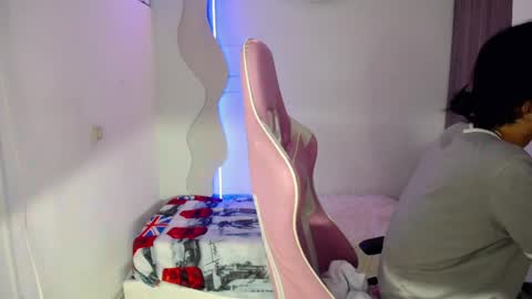 Snapshot of larry_craft chatting on 10, 4, 2026 larry online show from 10, 4, 2026