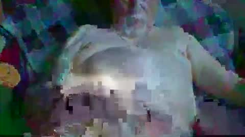 Snapshot of larryw01 chatting on 27, 5, 2026 larryw01 online show from 27, 5, 2026