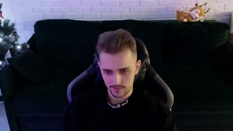 Snapshot of larstar01 chatting on 23, 12, 2024 Lars online show from 23, 12, 2024