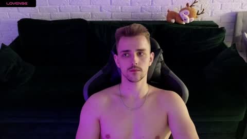 Snapshot of larstar01 chatting on 8, 1, 2025 Lars online show from 8, 1, 2025