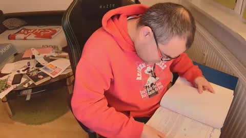 latexboy893 online show from 4, 12, 2025