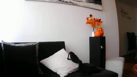 latiinvenushot online show from 4, 11, 2025